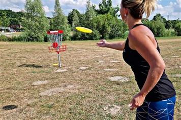 Un parcours de disc-golf sur les campus de l'université